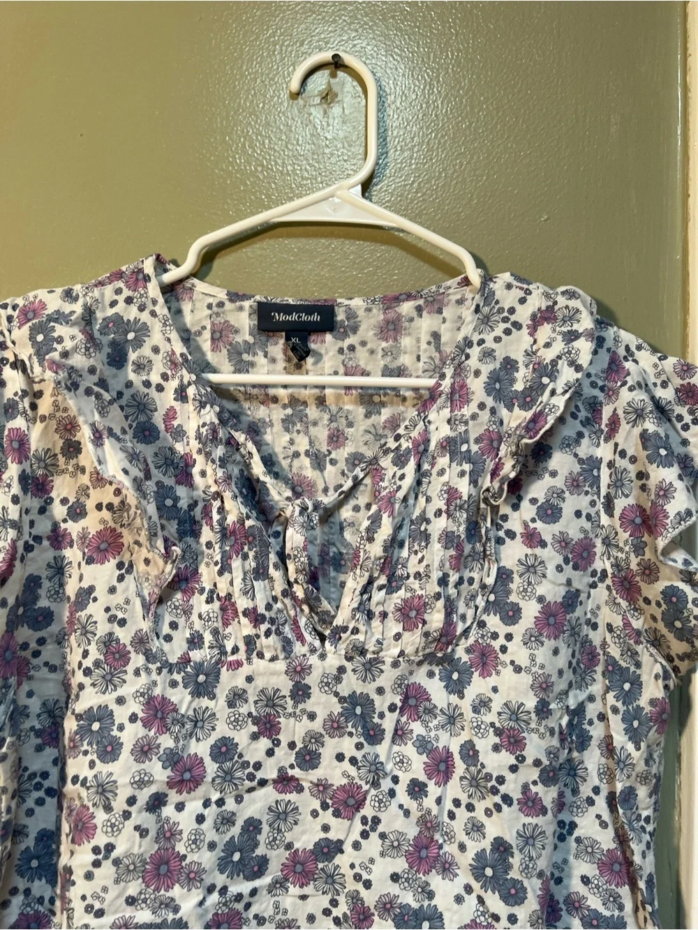 Modcloth Women's Sz XL Short Sleeve Top White Blue Purple Floral Pleated Keyhole